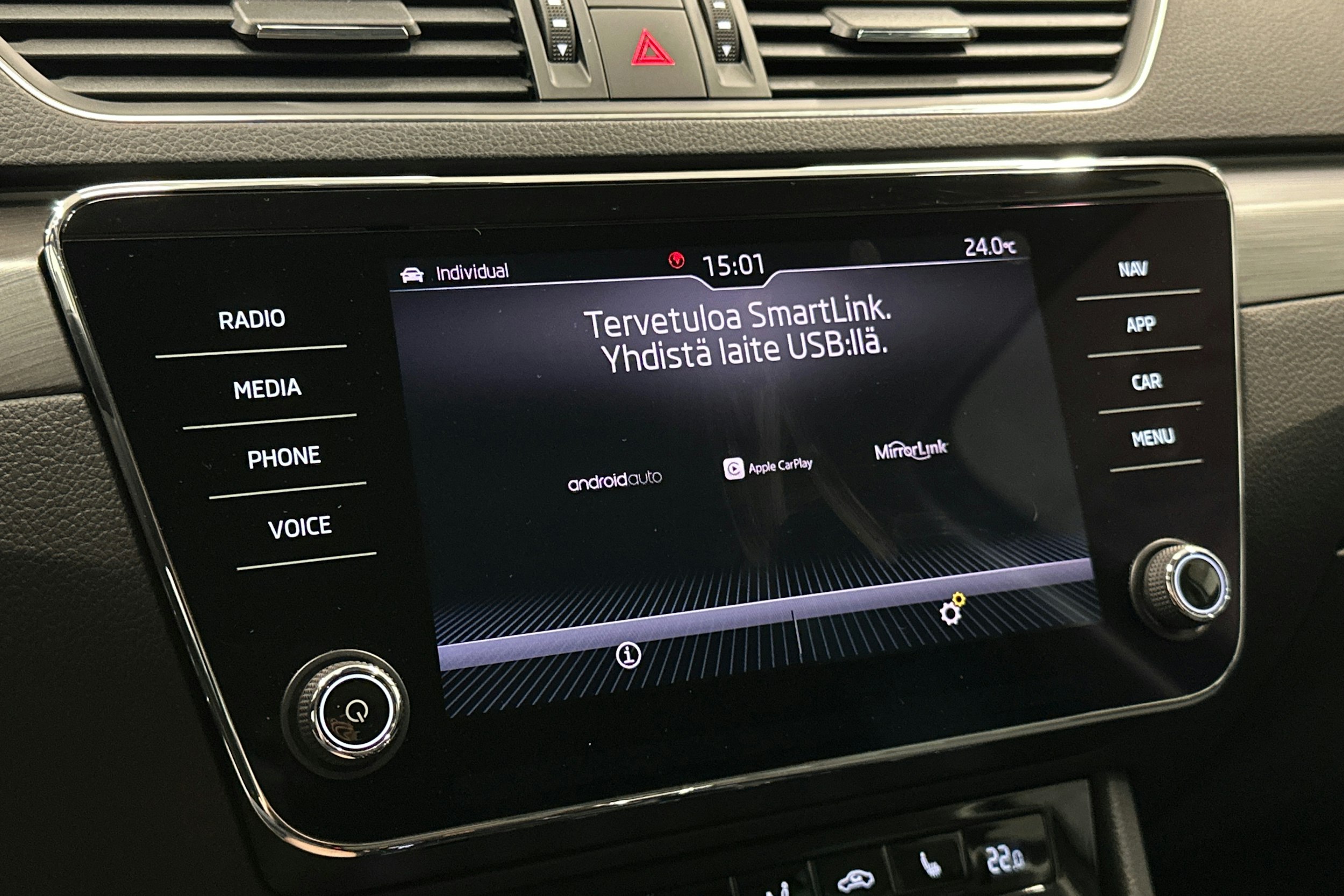 harmaa Skoda Superb 2018 kuva 26.