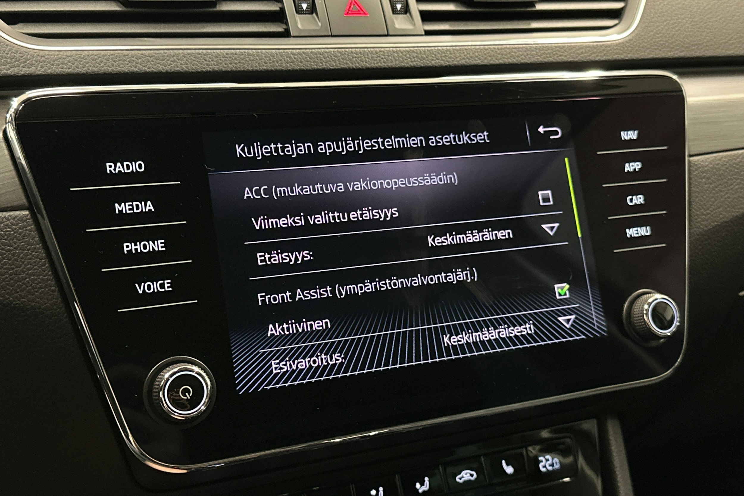 harmaa Skoda Superb 2018 kuva 27.