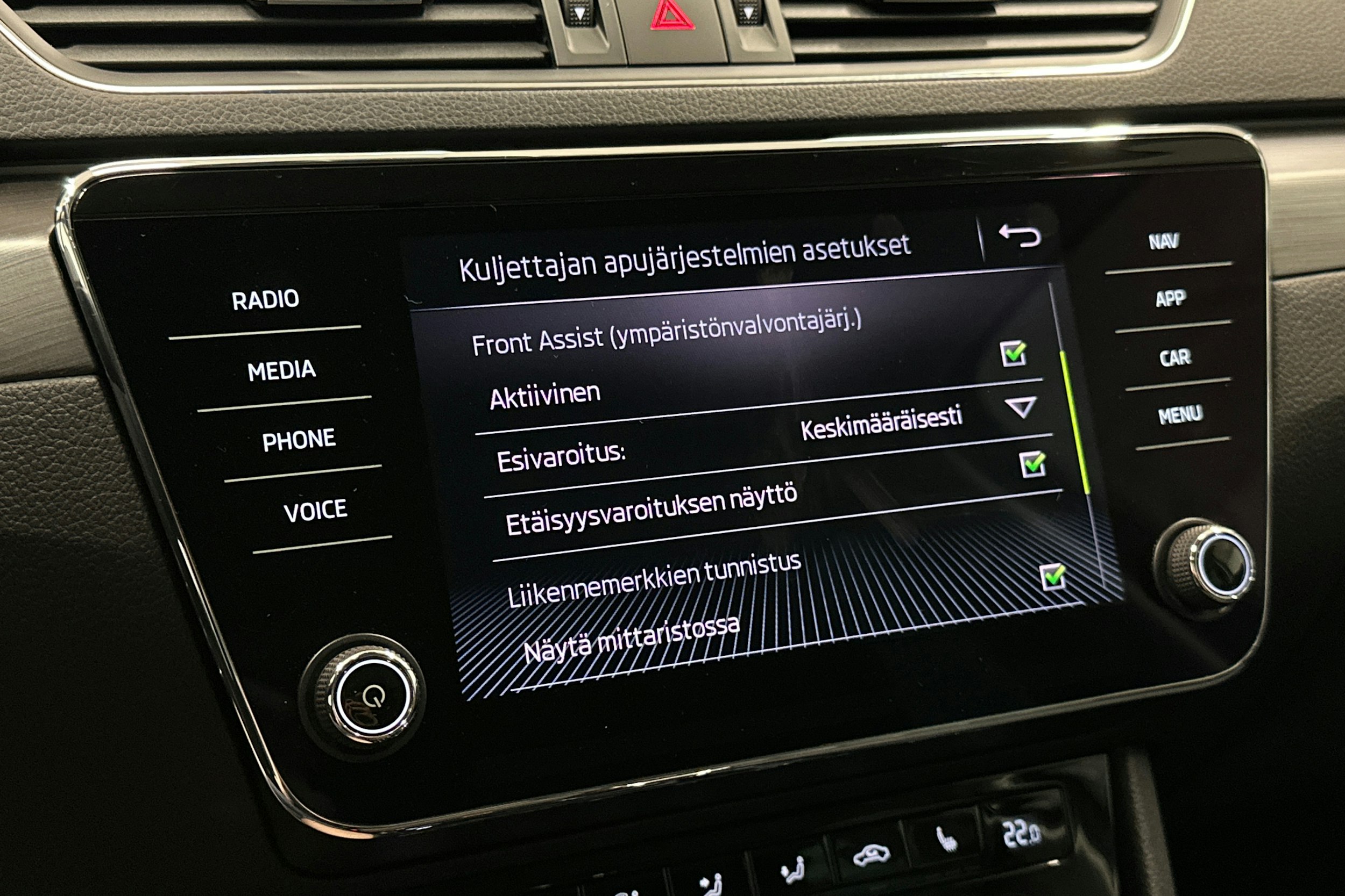 harmaa Skoda Superb 2018 kuva 28.