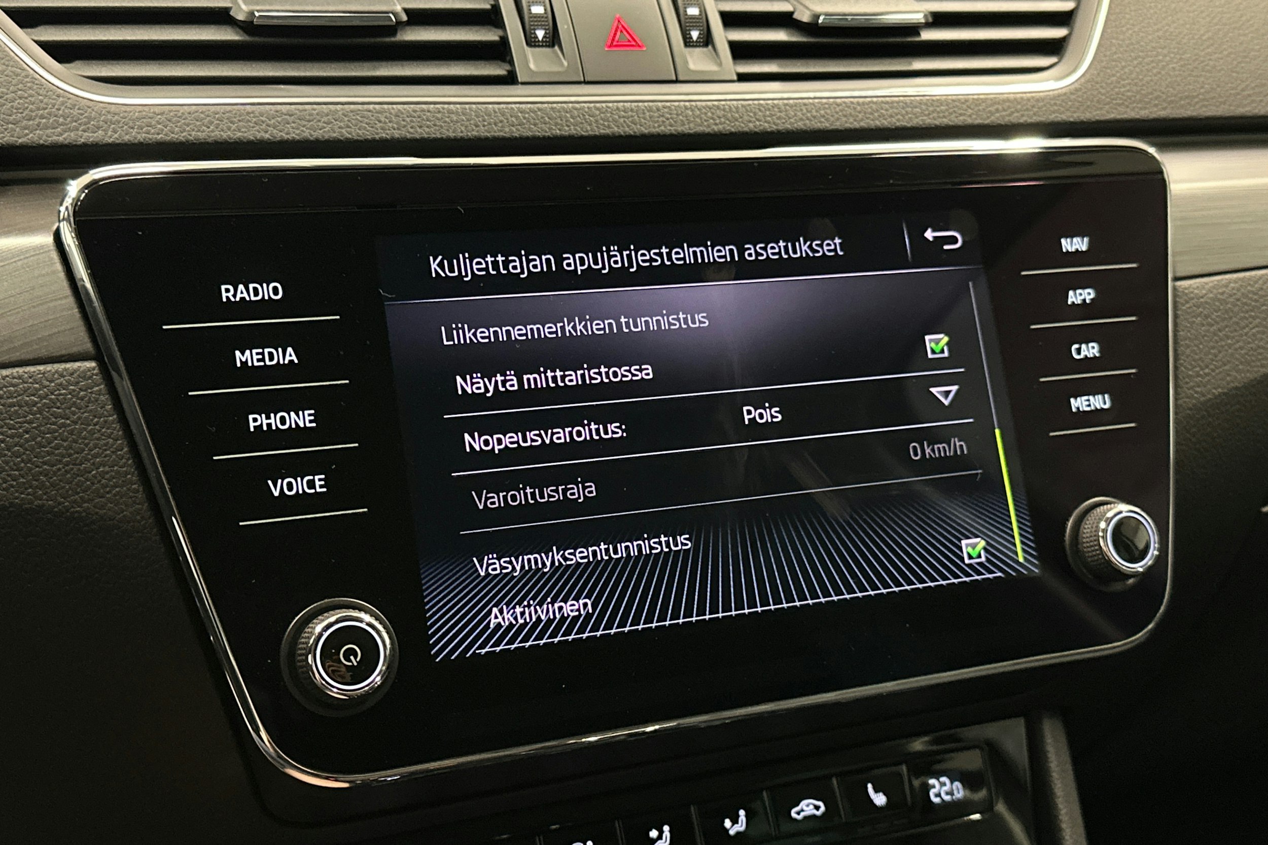 harmaa Skoda Superb 2018 kuva 29.