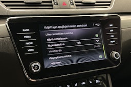 harmaa Skoda Superb 2018 kuva 29.