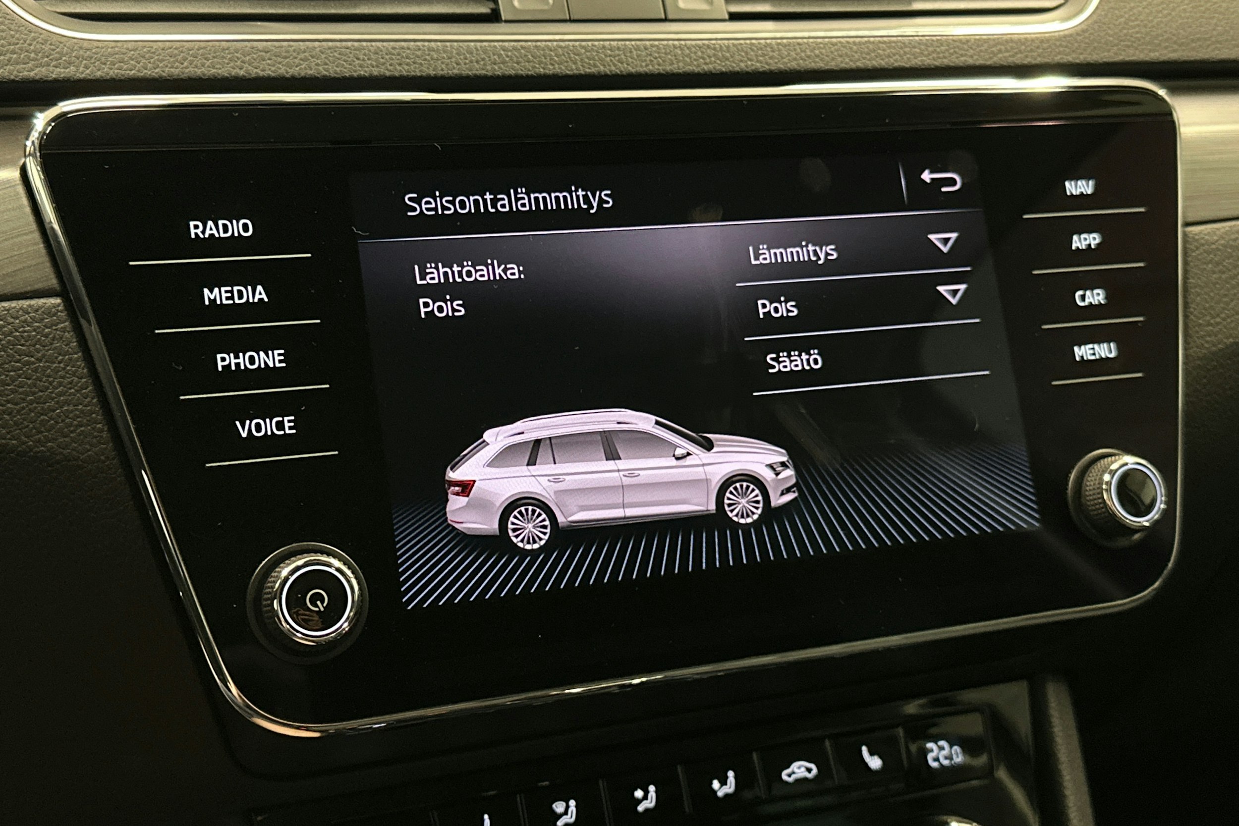 harmaa Skoda Superb 2018 kuva 30.