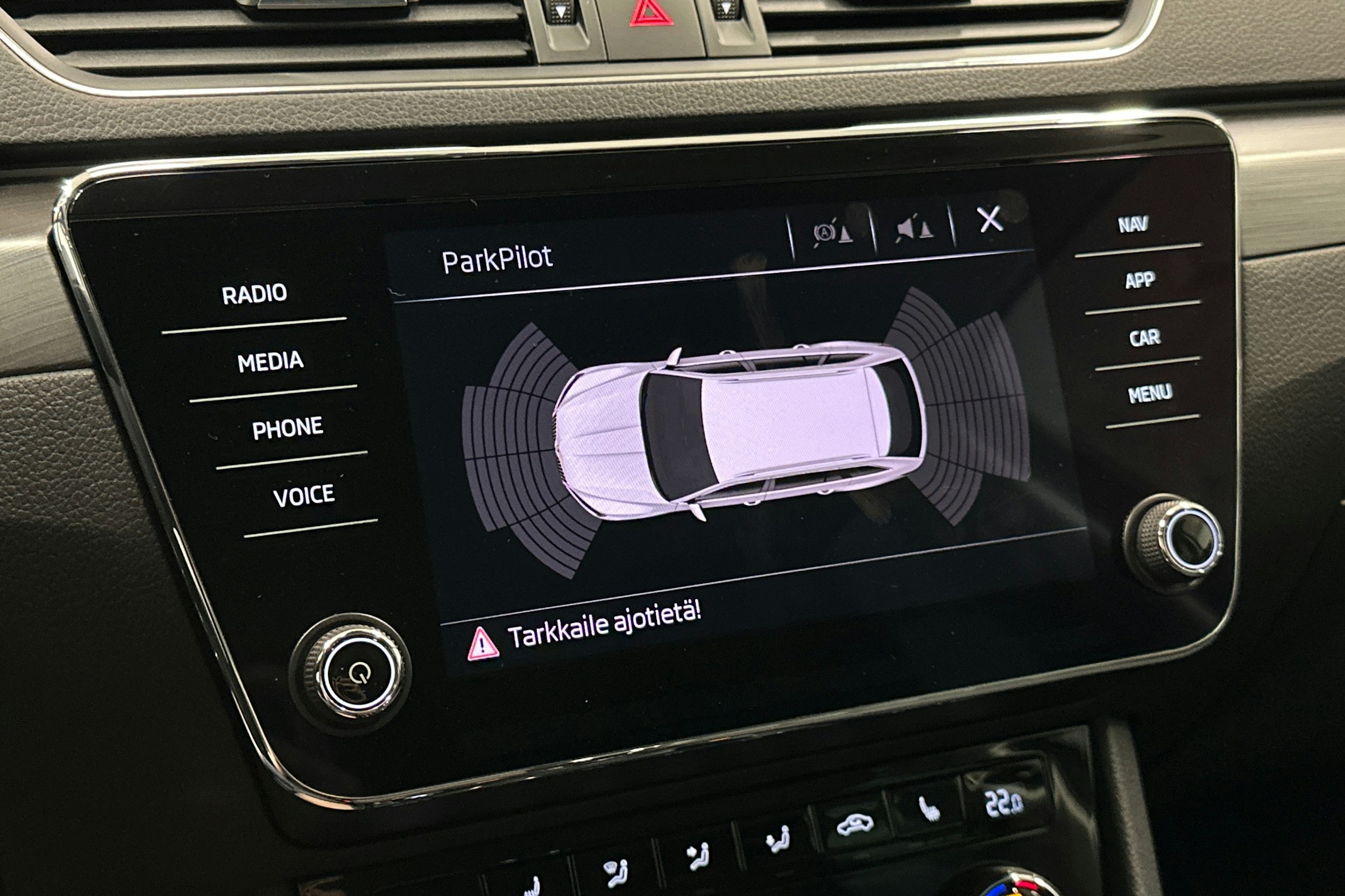 harmaa Skoda Superb 2018 kuva 31.