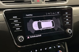 harmaa Skoda Superb 2018 kuva 31.