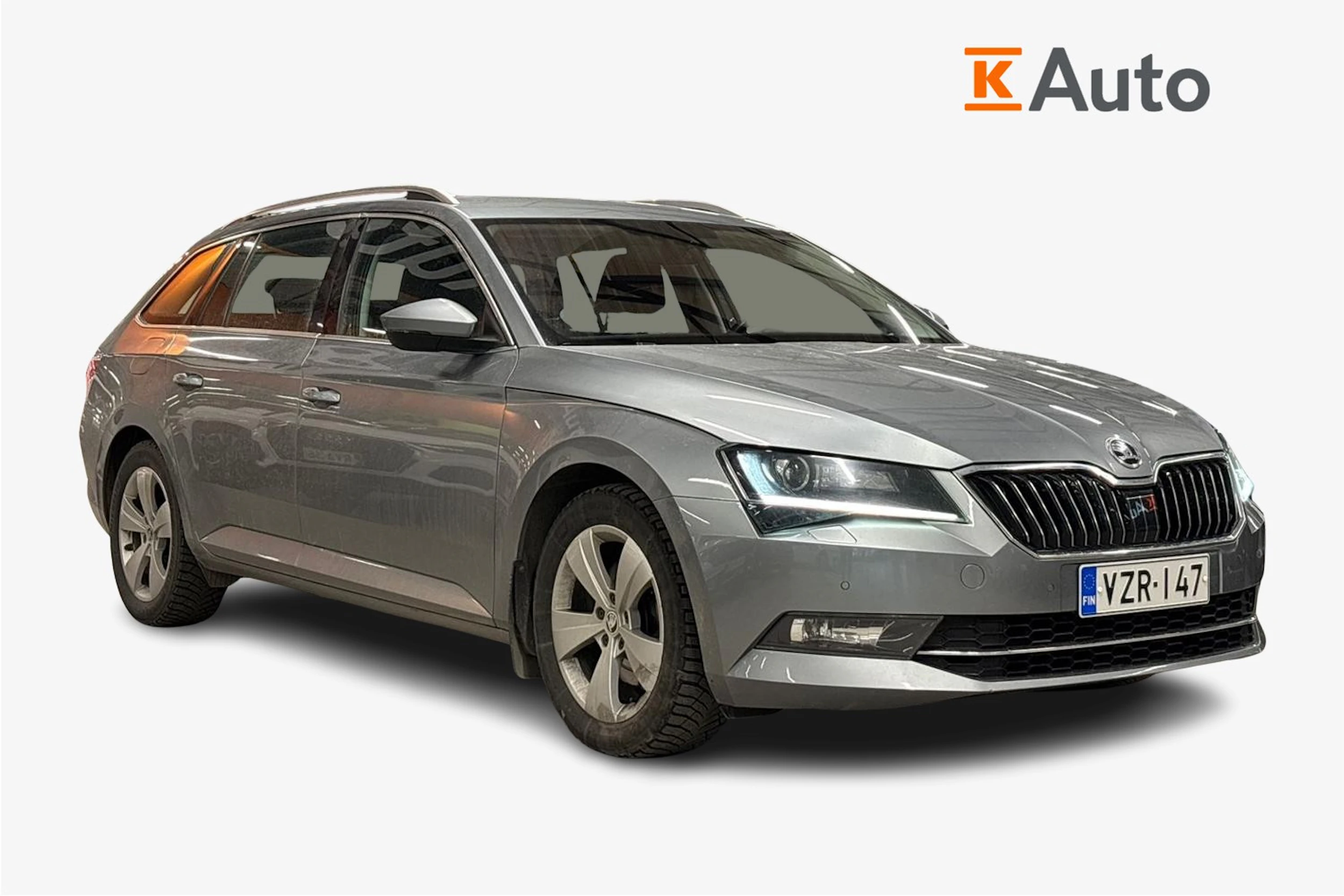 harmaa Skoda Superb 2018 kuva 1.