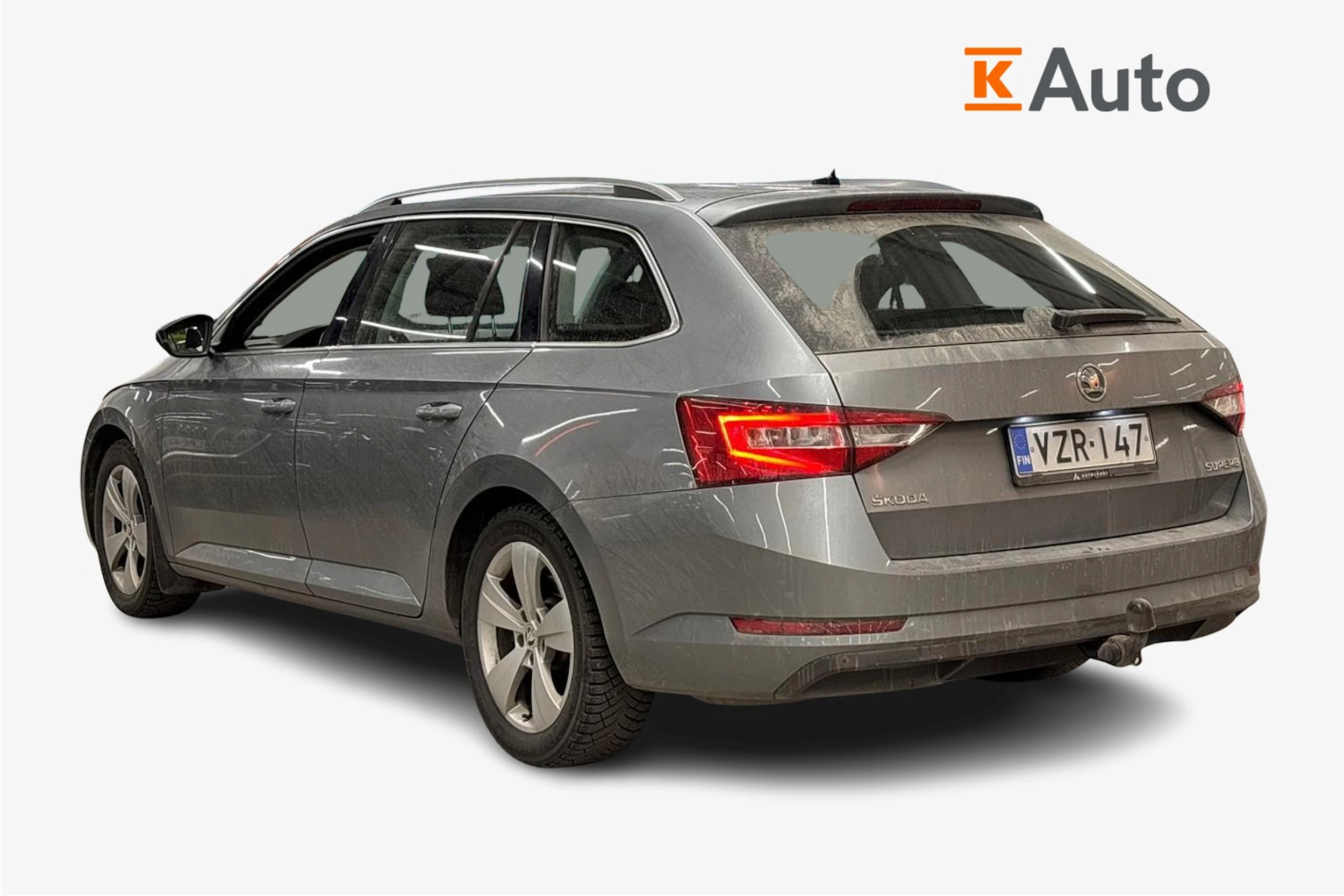 harmaa Skoda Superb 2018 kuva 2.