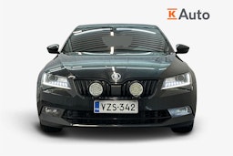 musta Skoda Superb 2018 kuva 5.