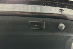 musta Skoda Superb 2018 kuva 16.