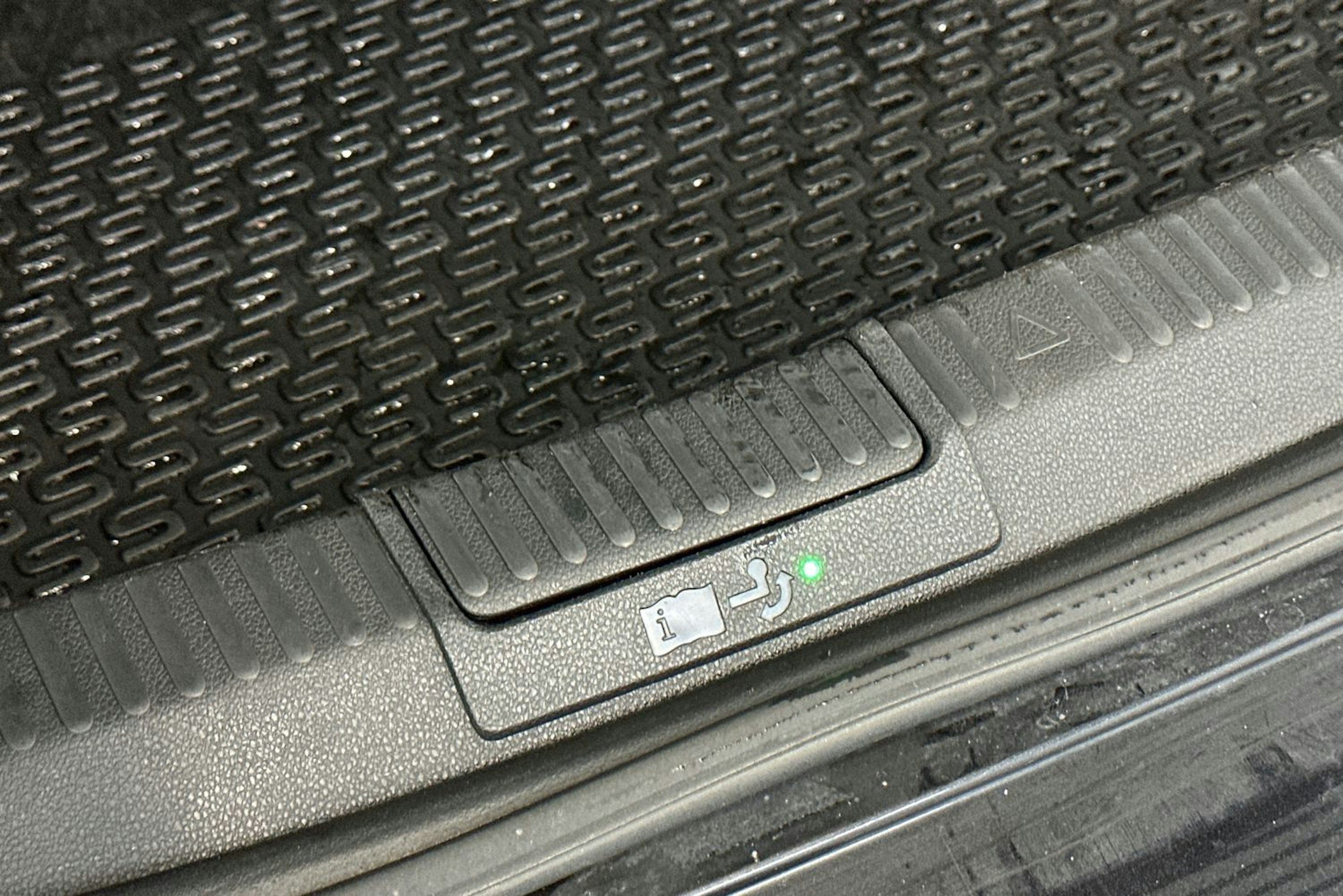 musta Skoda Superb 2018 kuva 17.