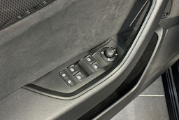 musta Skoda Superb 2018 kuva 19.