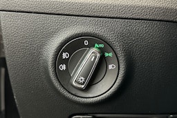 musta Skoda Superb 2018 kuva 21.