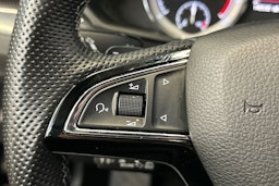 musta Skoda Superb 2018 kuva 22.