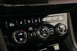 musta Skoda Superb 2018 kuva 27.