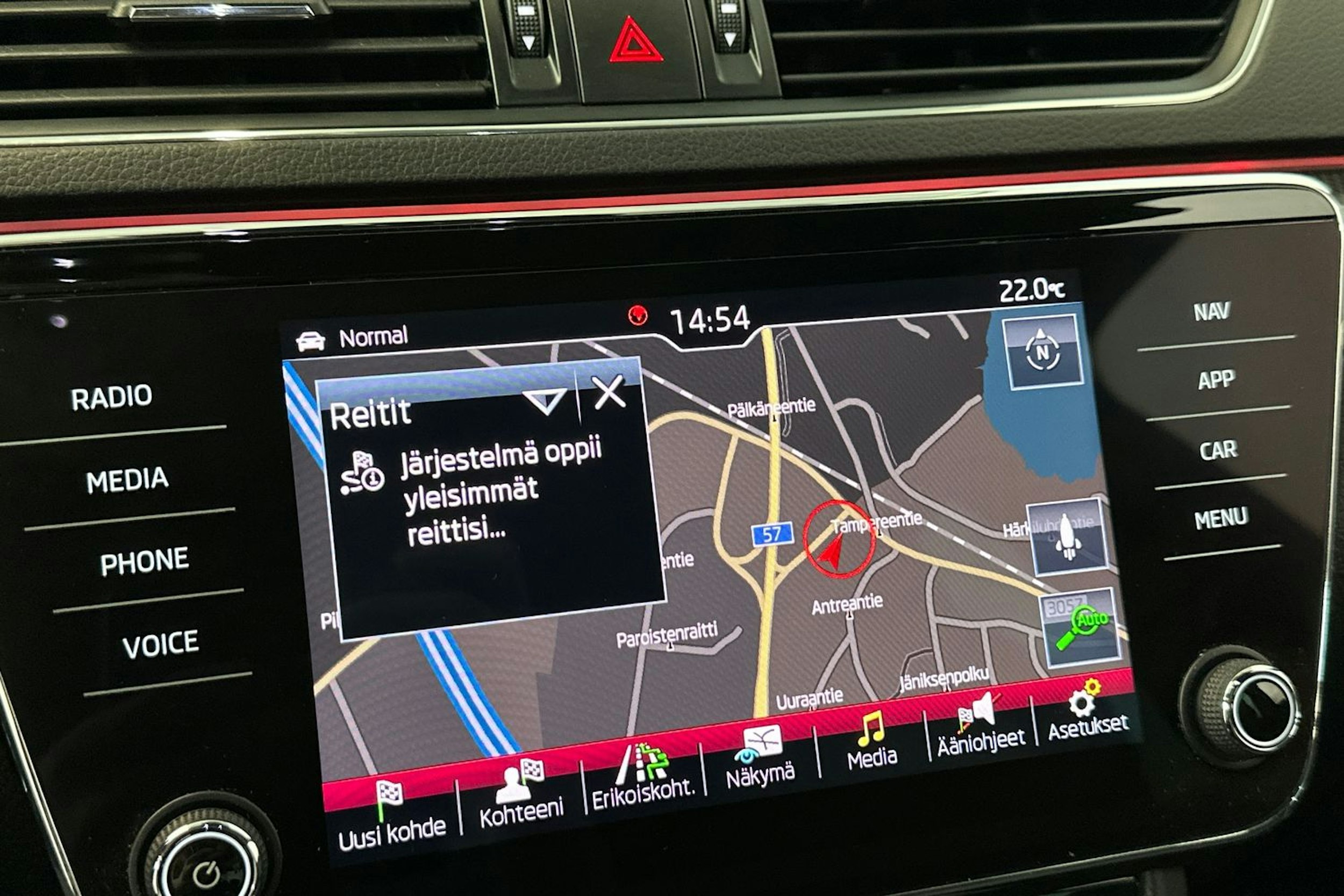 musta Skoda Superb 2018 kuva 29.
