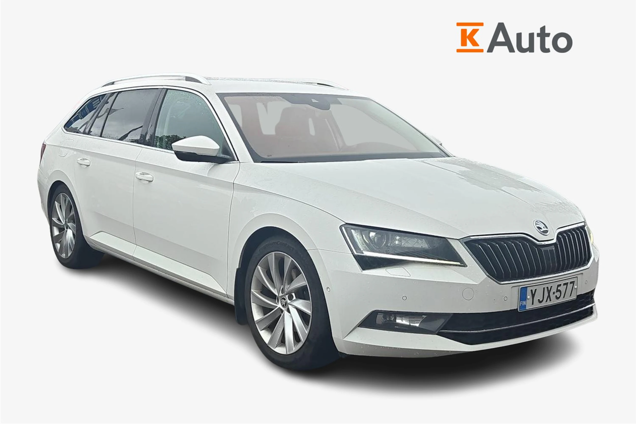 valkoinen Skoda Superb 2018 kuva 1.