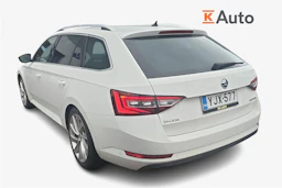 valkoinen Skoda Superb 2018 kuva 2.