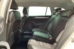 valkoinen Skoda Superb 2018 kuva 8.