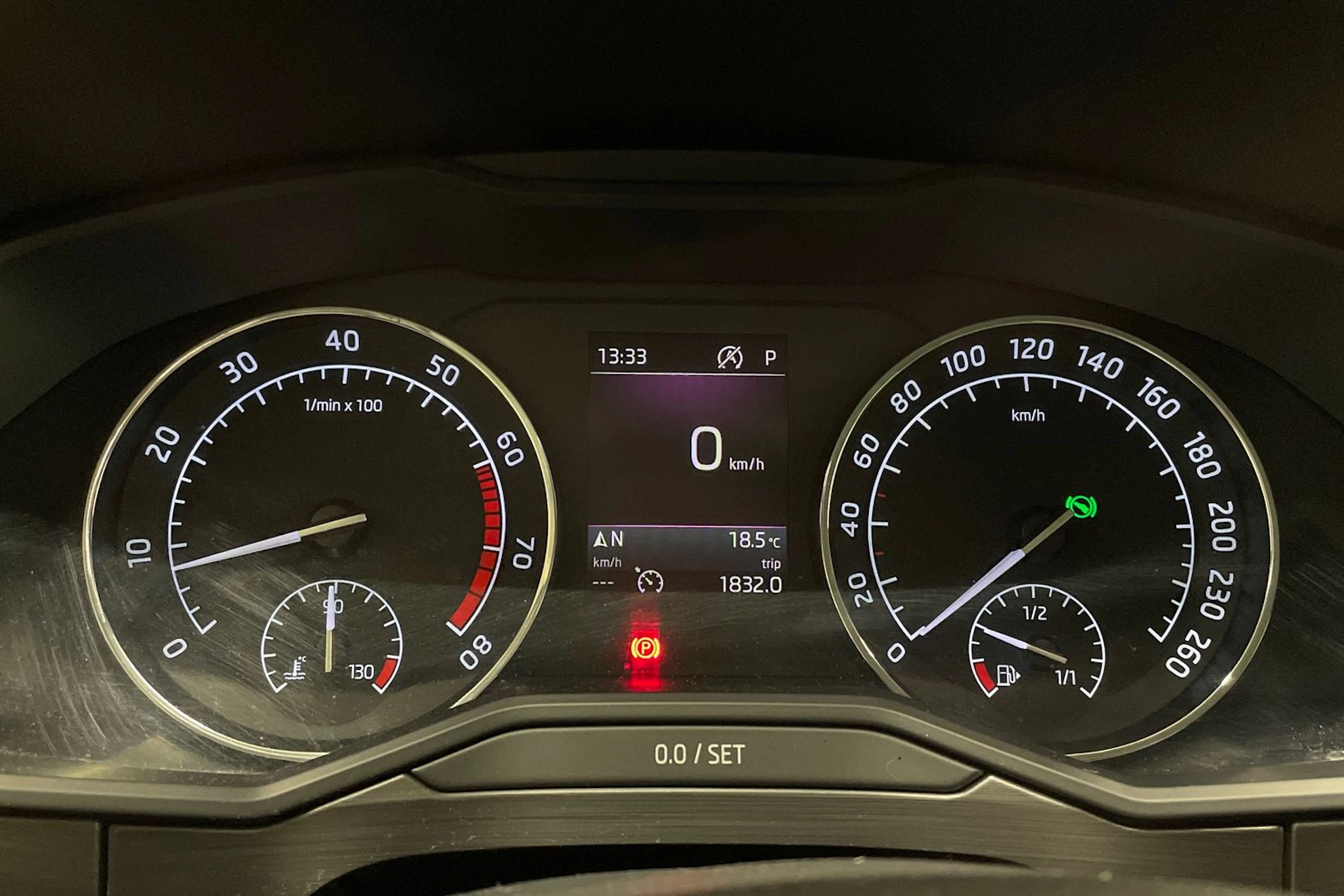 valkoinen Skoda Superb 2018 kuva 13.