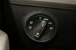 valkoinen Skoda Superb 2018 kuva 20.