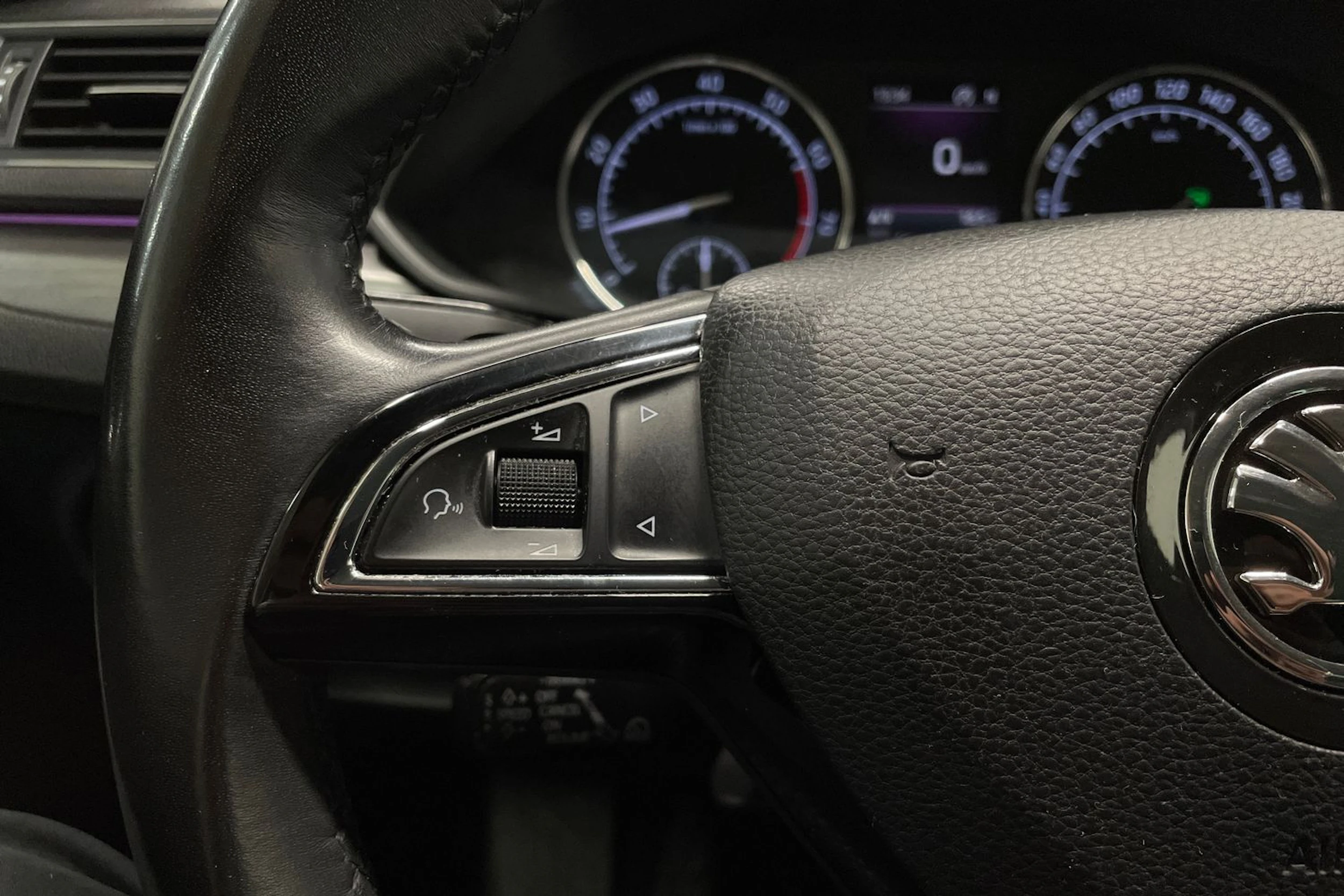valkoinen Skoda Superb 2018 kuva 21.
