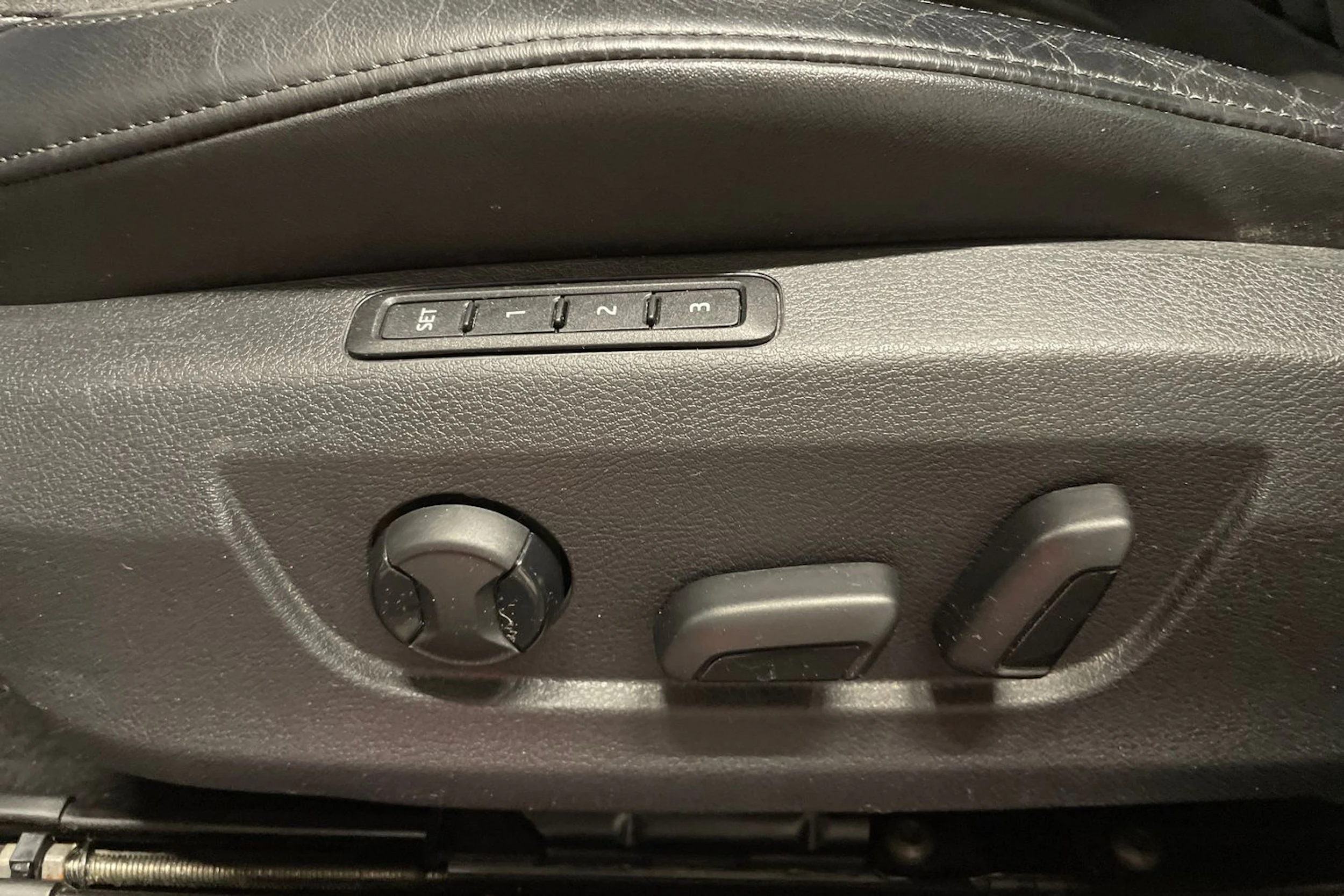 valkoinen Skoda Superb 2018 kuva 23.