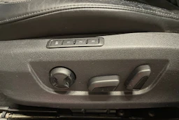 valkoinen Skoda Superb 2018 kuva 23.