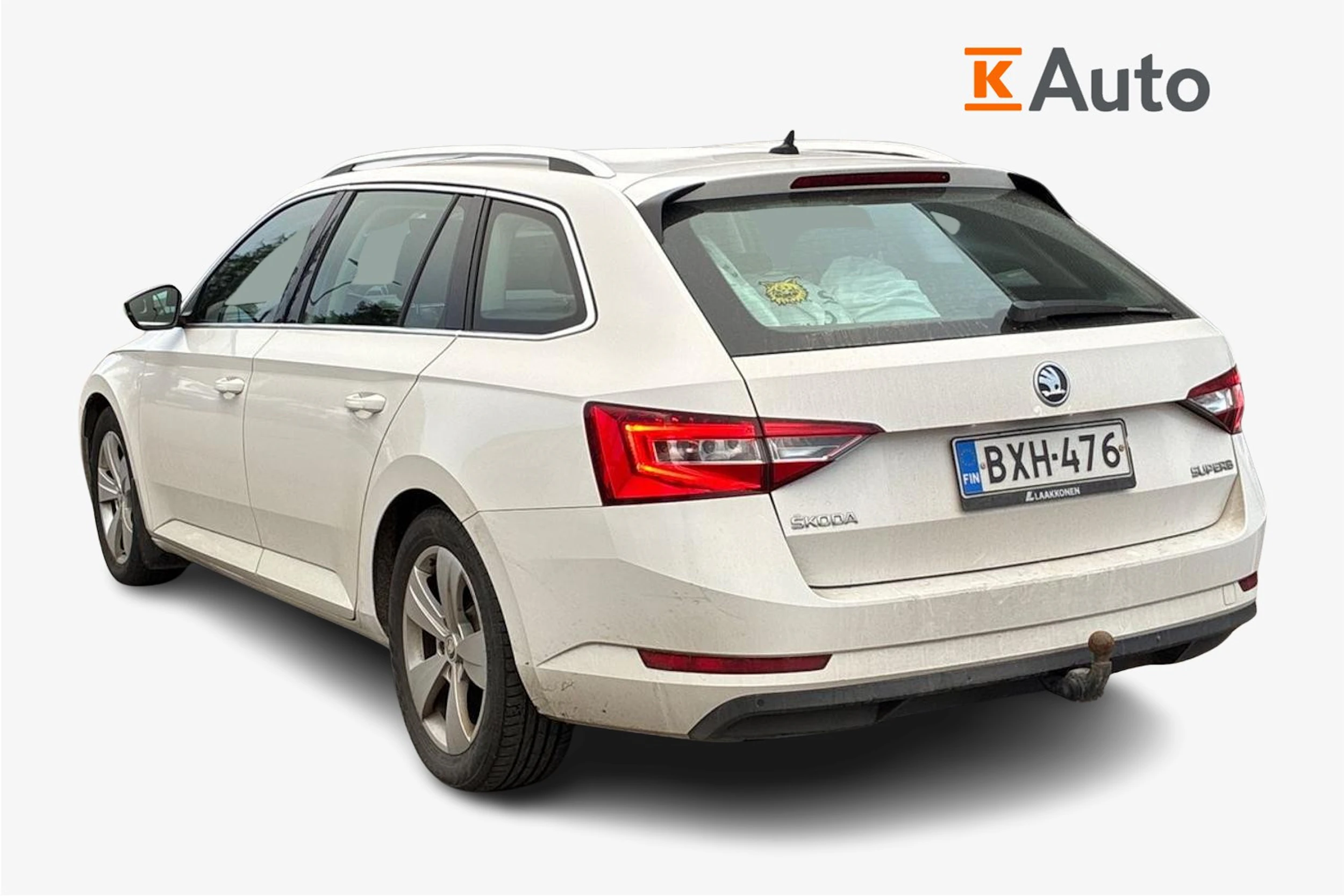 valkoinen Skoda Superb 2019 kuva 2.