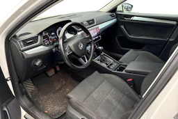 valkoinen Skoda Superb 2019 kuva 3.