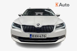 valkoinen Skoda Superb 2019 kuva 4.