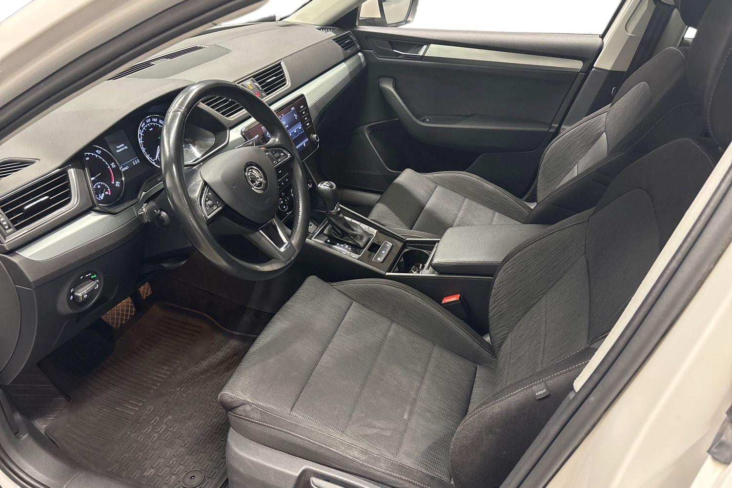 Skoda Superb 2019, bild 6/23