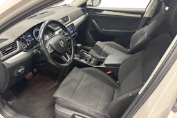 valkoinen Skoda Superb 2019 kuva 6.
