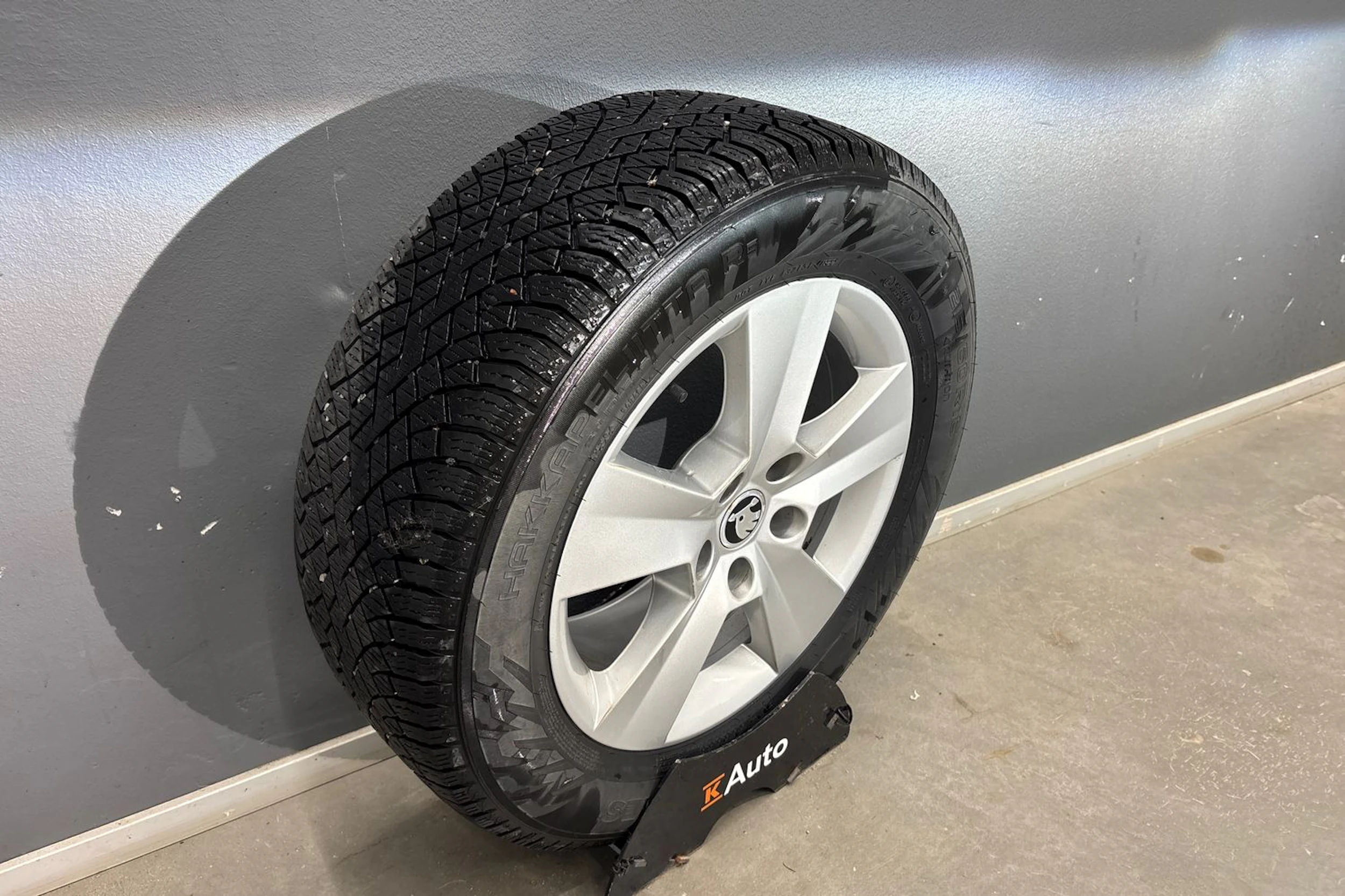 valkoinen Skoda Superb 2019 kuva 9.