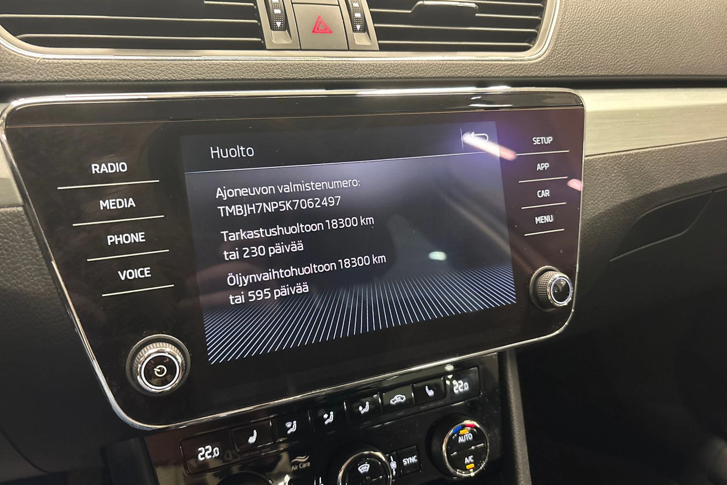 valkoinen Skoda Superb 2019 kuva 21.
