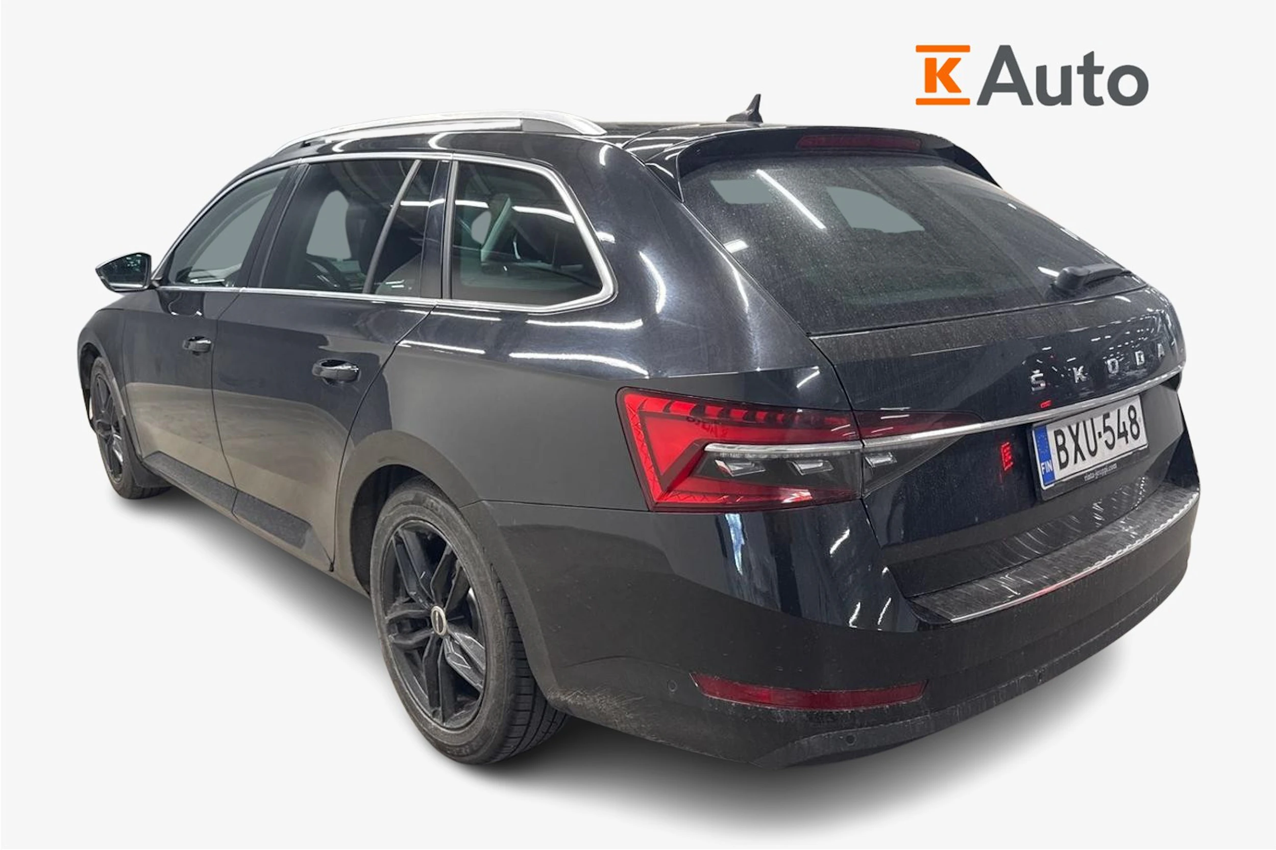 musta Skoda Superb 2019 kuva 2.