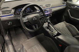 musta Skoda Superb 2020 kuva 6.