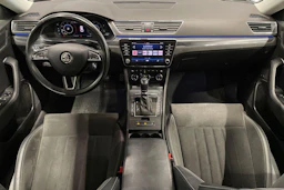 musta Skoda Superb 2020 kuva 7.