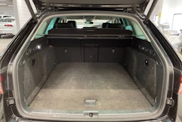musta Skoda Superb 2020 kuva 12.