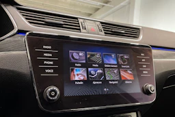 musta Skoda Superb 2020 kuva 14.