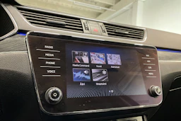musta Skoda Superb 2020 kuva 15.