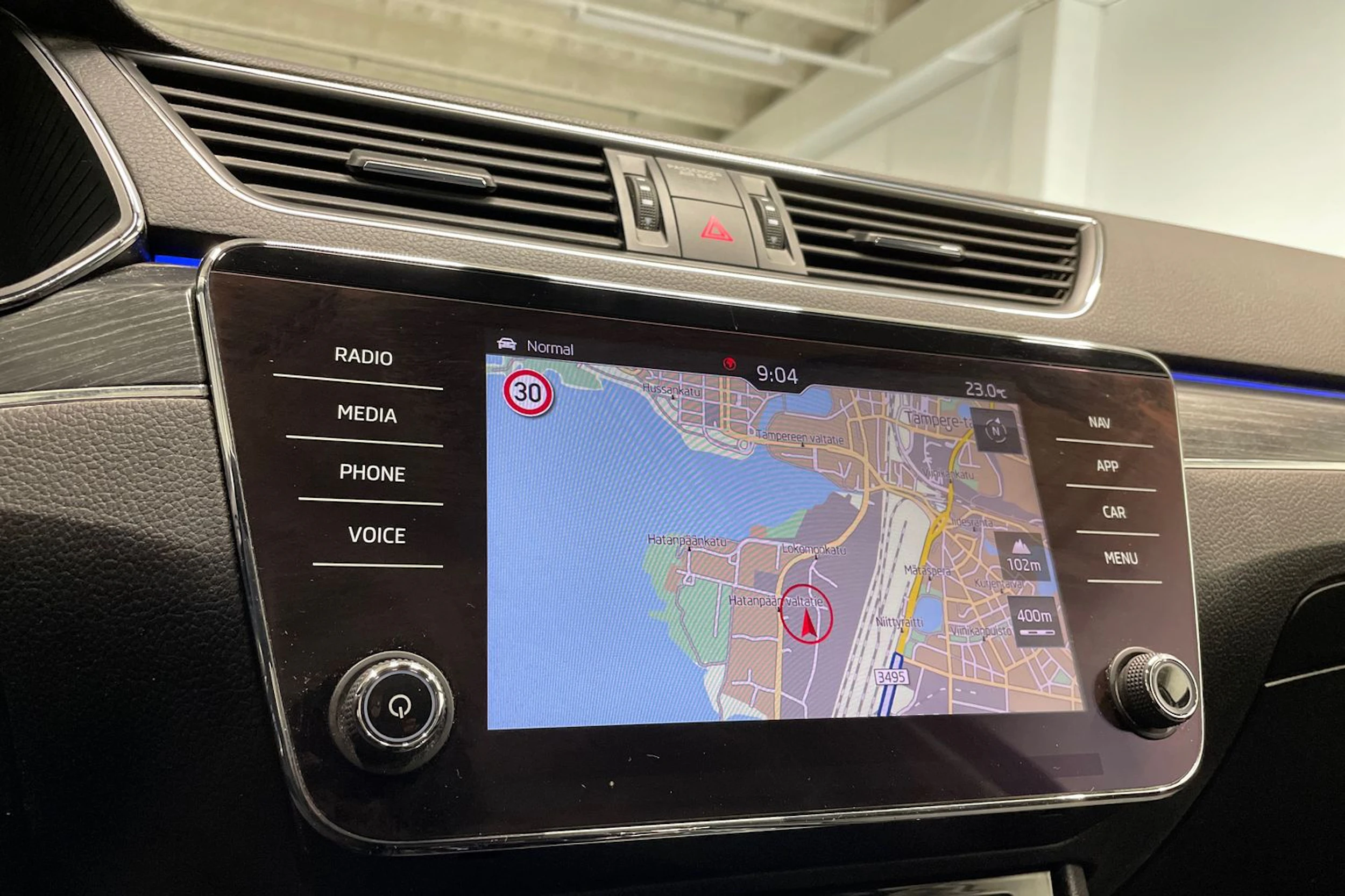 musta Skoda Superb 2020 kuva 16.