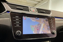 musta Skoda Superb 2020 kuva 16.