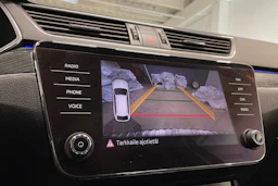 musta Skoda Superb 2020 kuva 17.