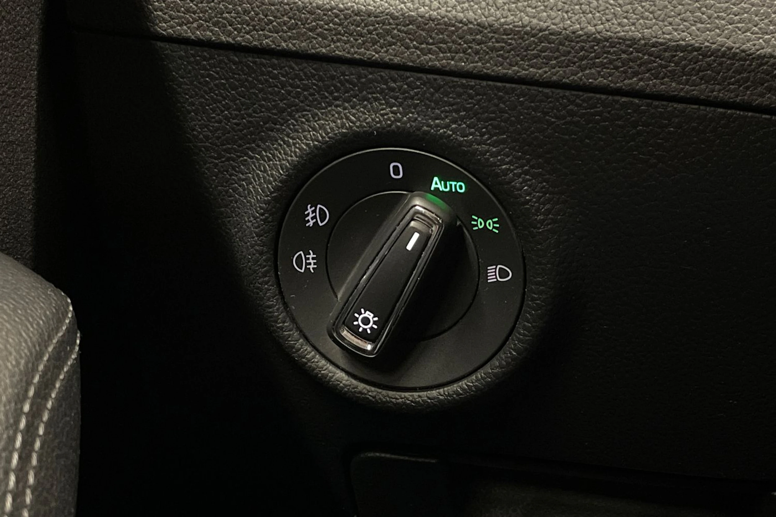 musta Skoda Superb 2020 kuva 19.