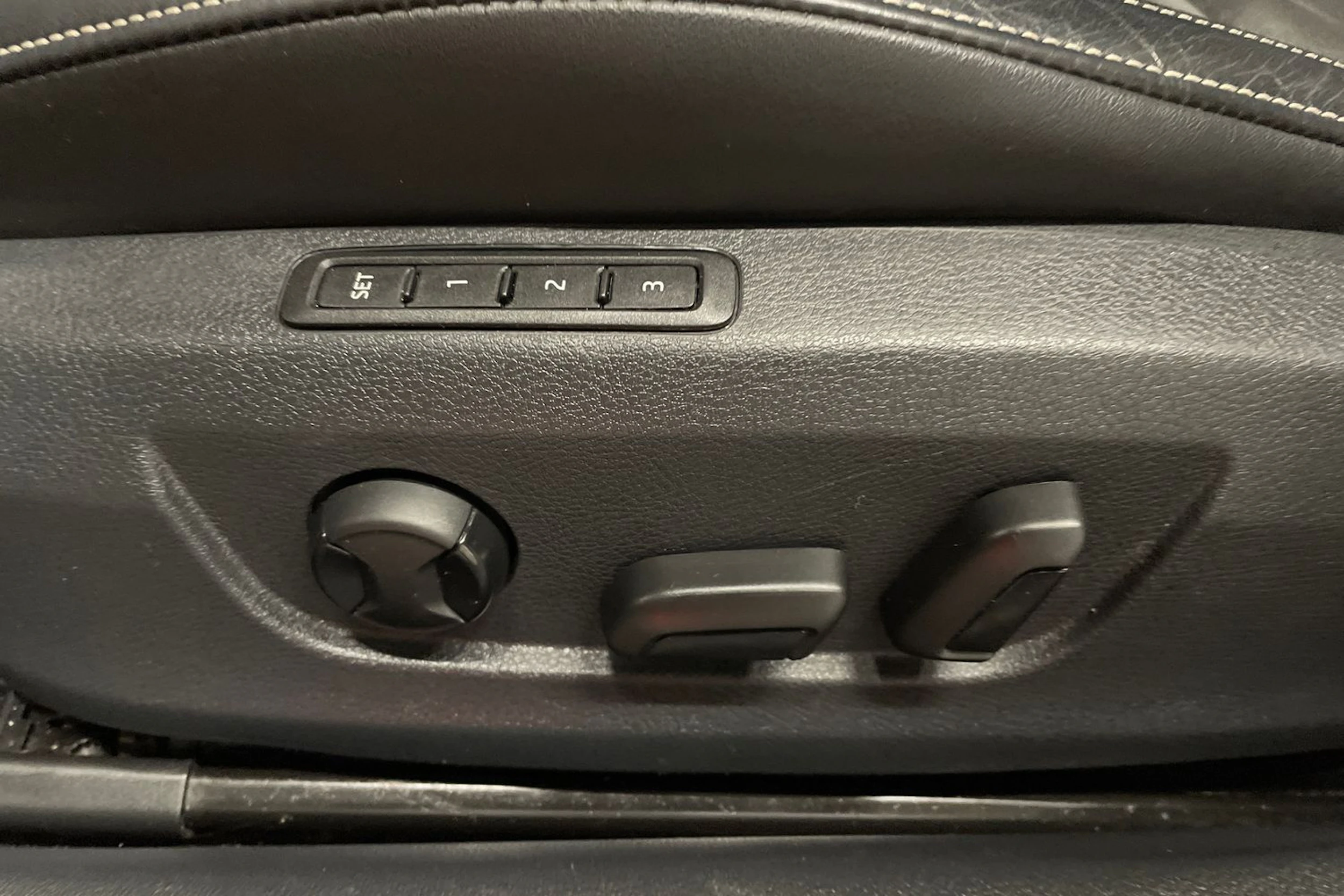 musta Skoda Superb 2020 kuva 22.