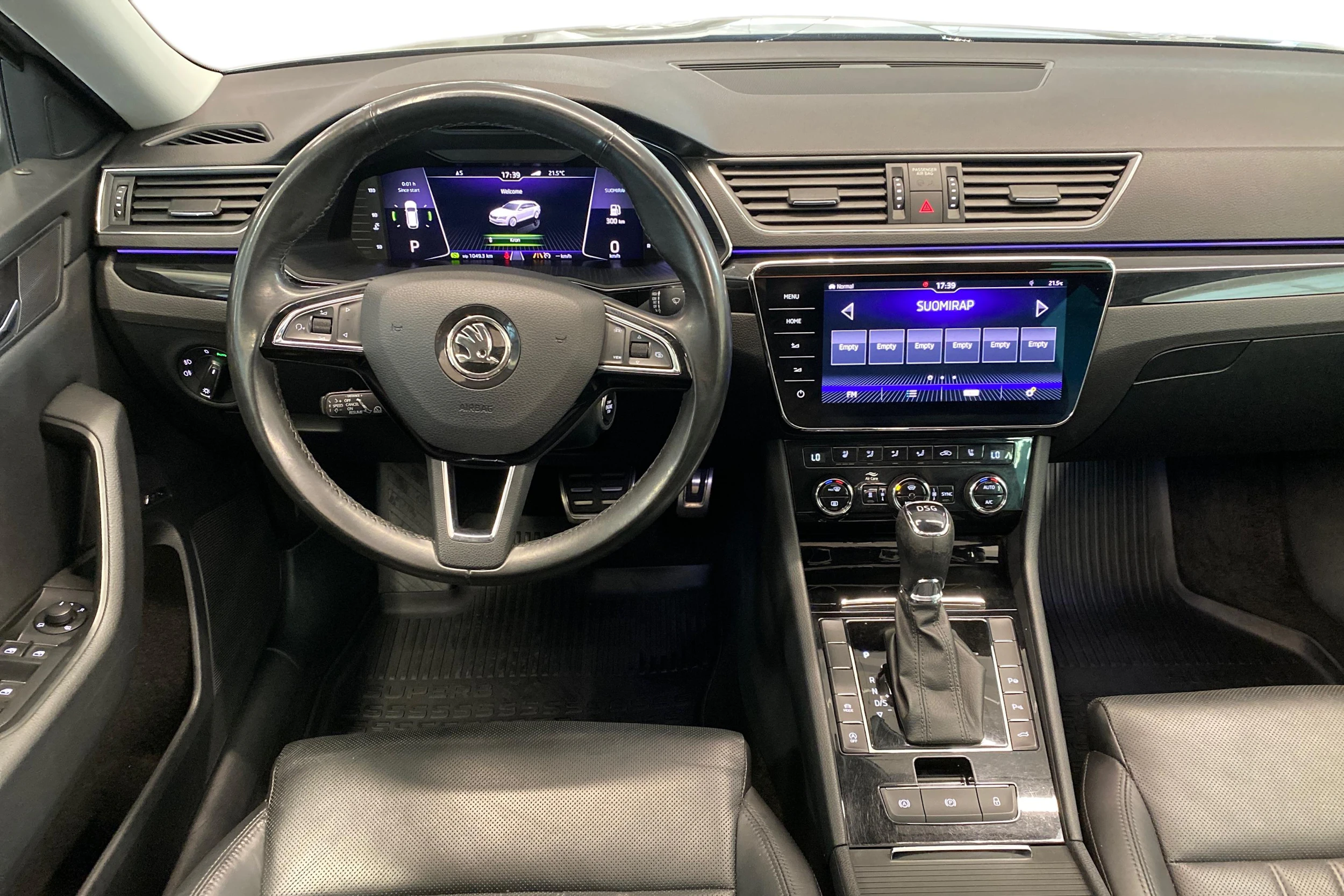 harmaa Skoda Superb 2019 kuva 9.