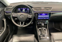 harmaa Skoda Superb 2019 kuva 9.