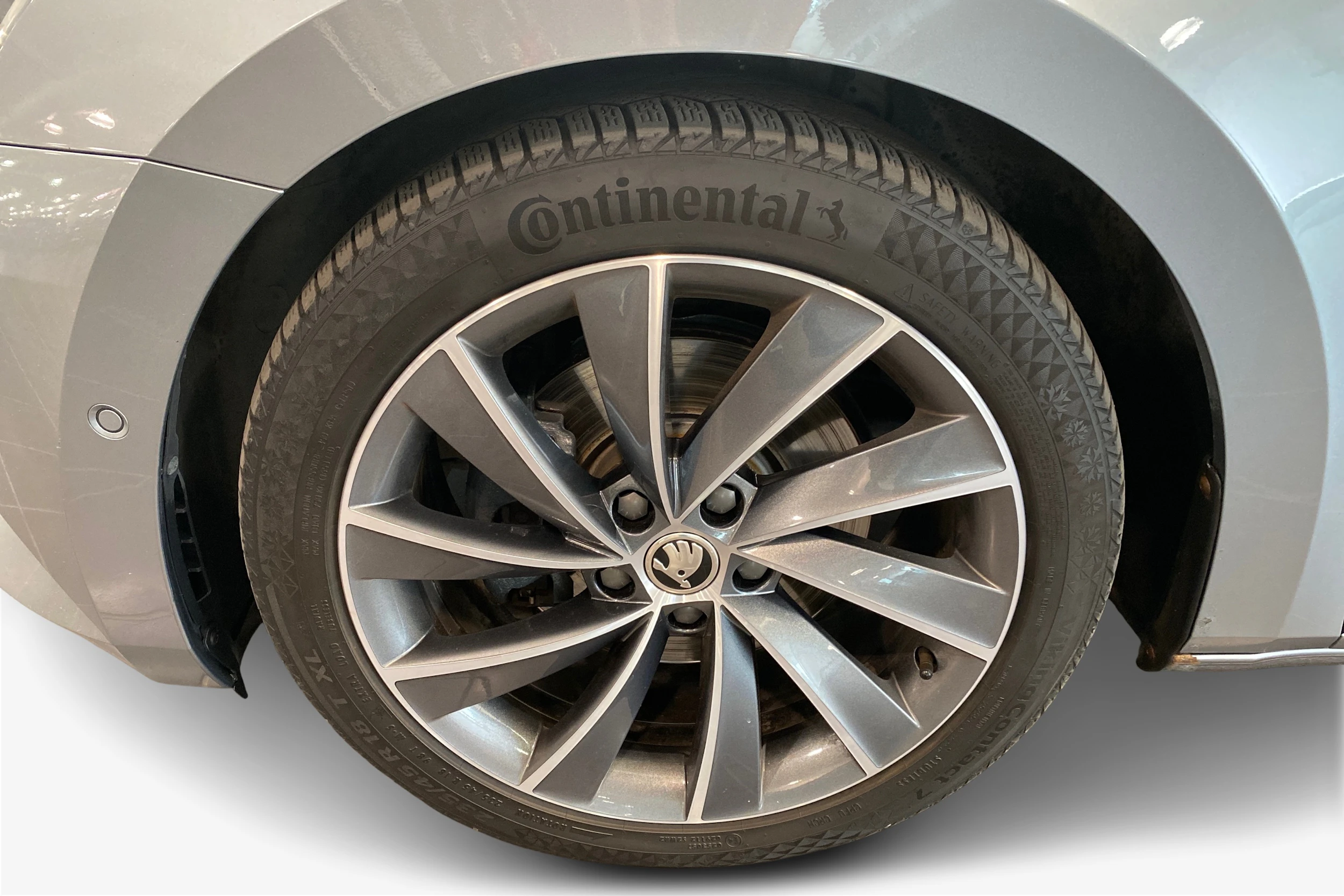 harmaa Skoda Superb 2019 kuva 12.