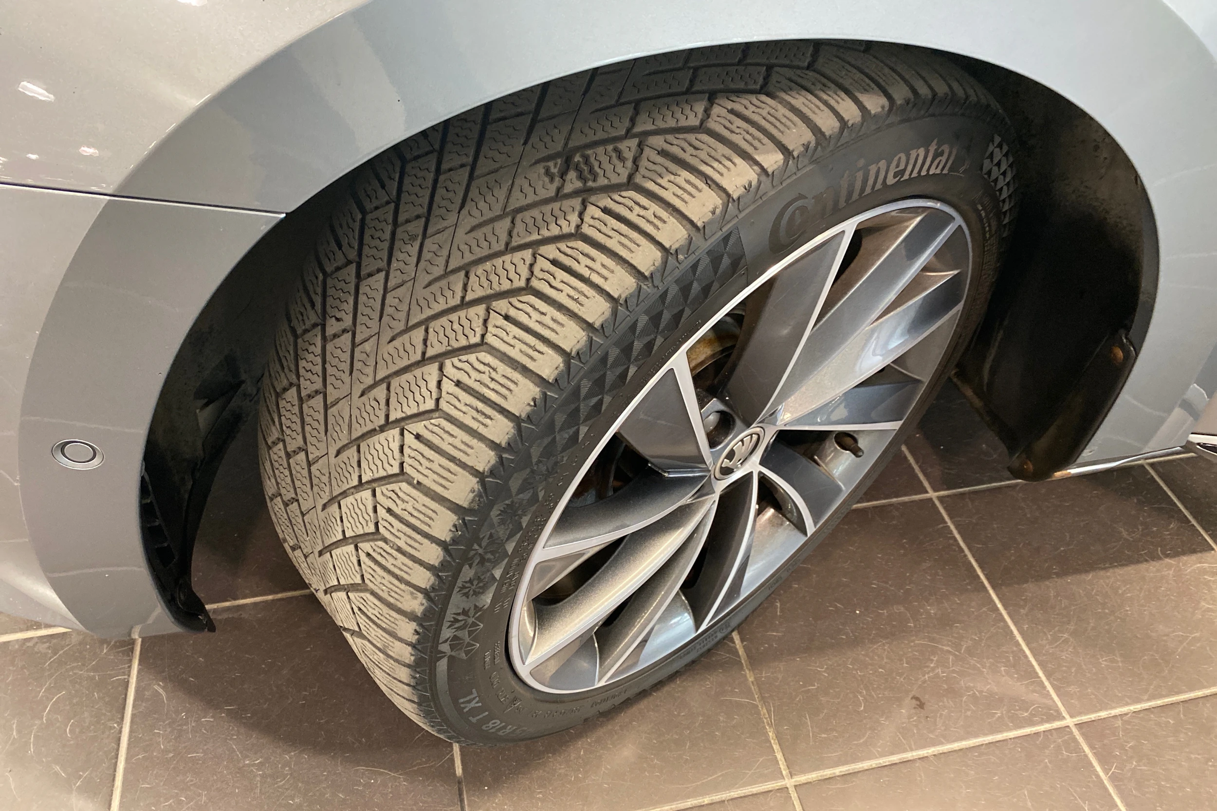 harmaa Skoda Superb 2019 kuva 13.