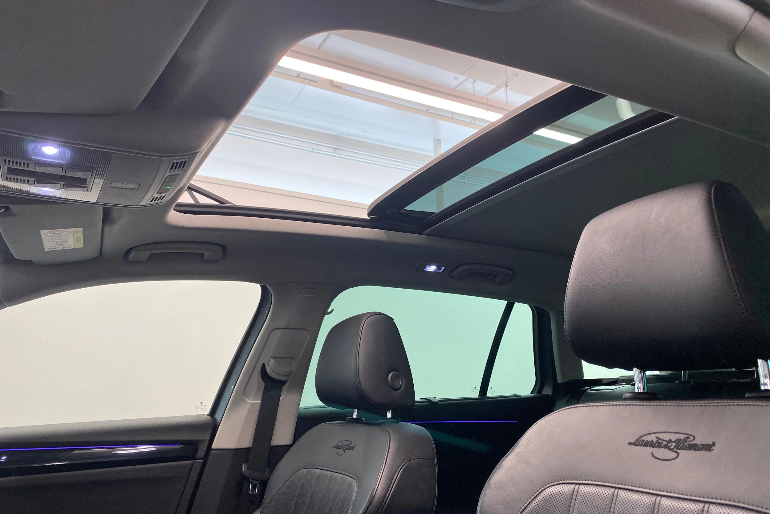 harmaa Skoda Superb 2019 kuva 28.