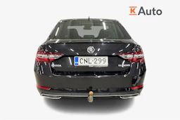 musta Skoda Superb 2019 kuva 3.